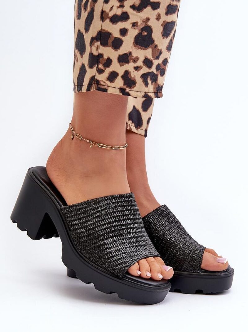 cf970db4888f82aa1efecd938f5d92d2